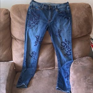 Jeans with floral felt finish